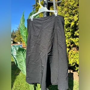 Long black skirt ready to hit the town! Super flattering and all black